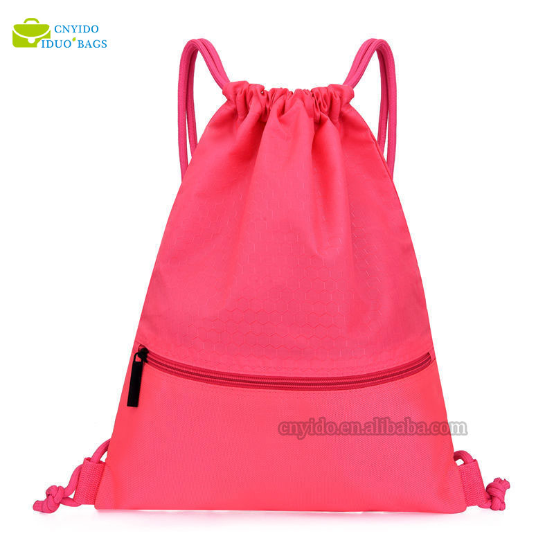 Ano ang pagkakaiba sa pagitan ng isang dry bag at isang hindi tinatagusan ng tubig na backpack?